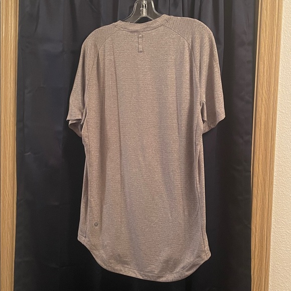 Lululemon men’s drysense training short sleeve shirt - Picture 2 of 7